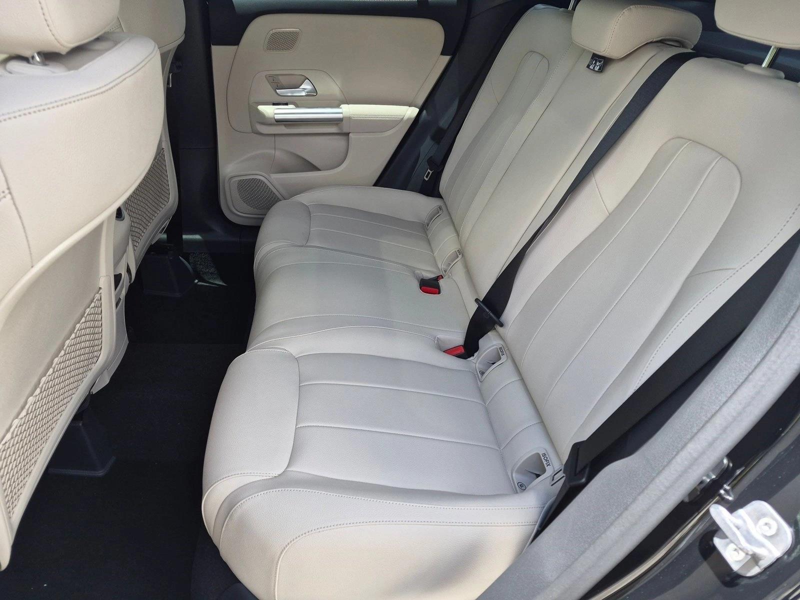 2026 GLA 250, photo 15 of 17