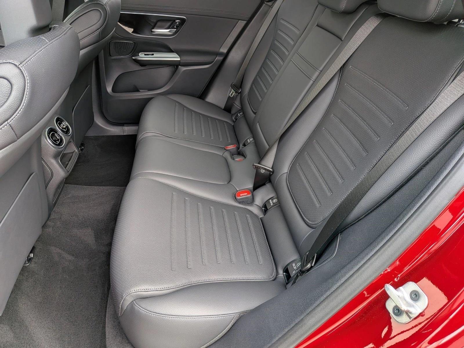 2026 GLC 300 4MATIC, photo 14 of 16