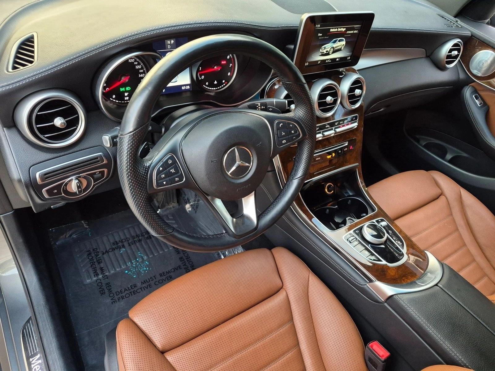 2019 GLC 300 4MATIC, photo 10 of 25