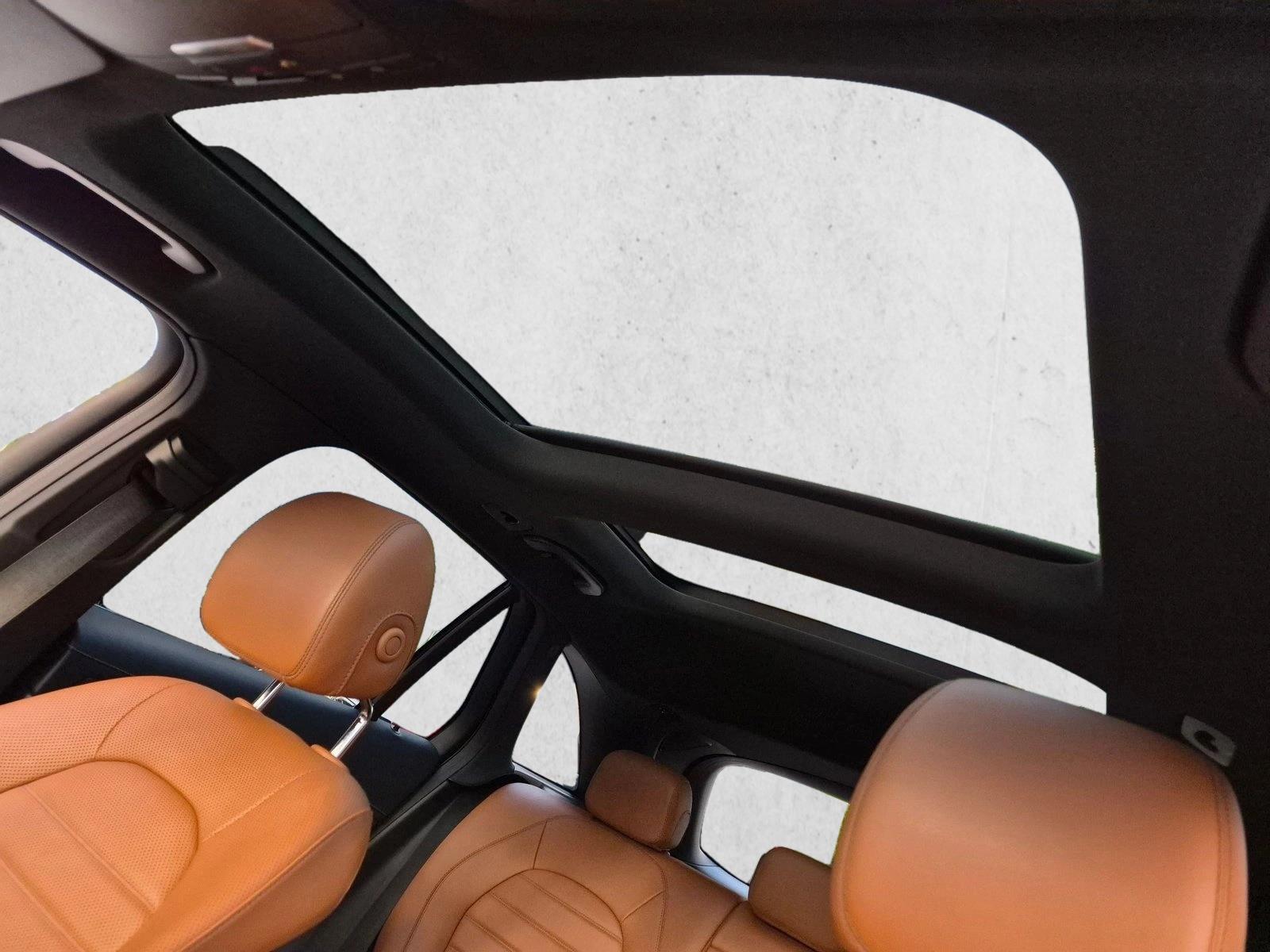 2019 GLC 300 4MATIC, photo 15 of 25