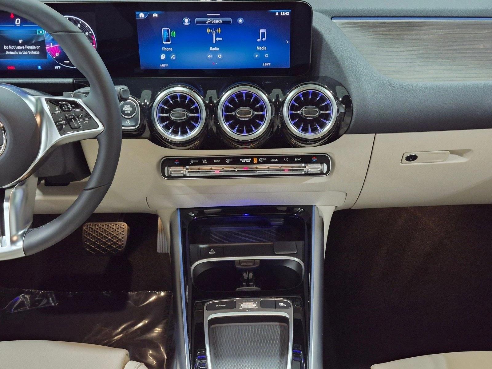 2026 GLA 250, photo 14 of 25