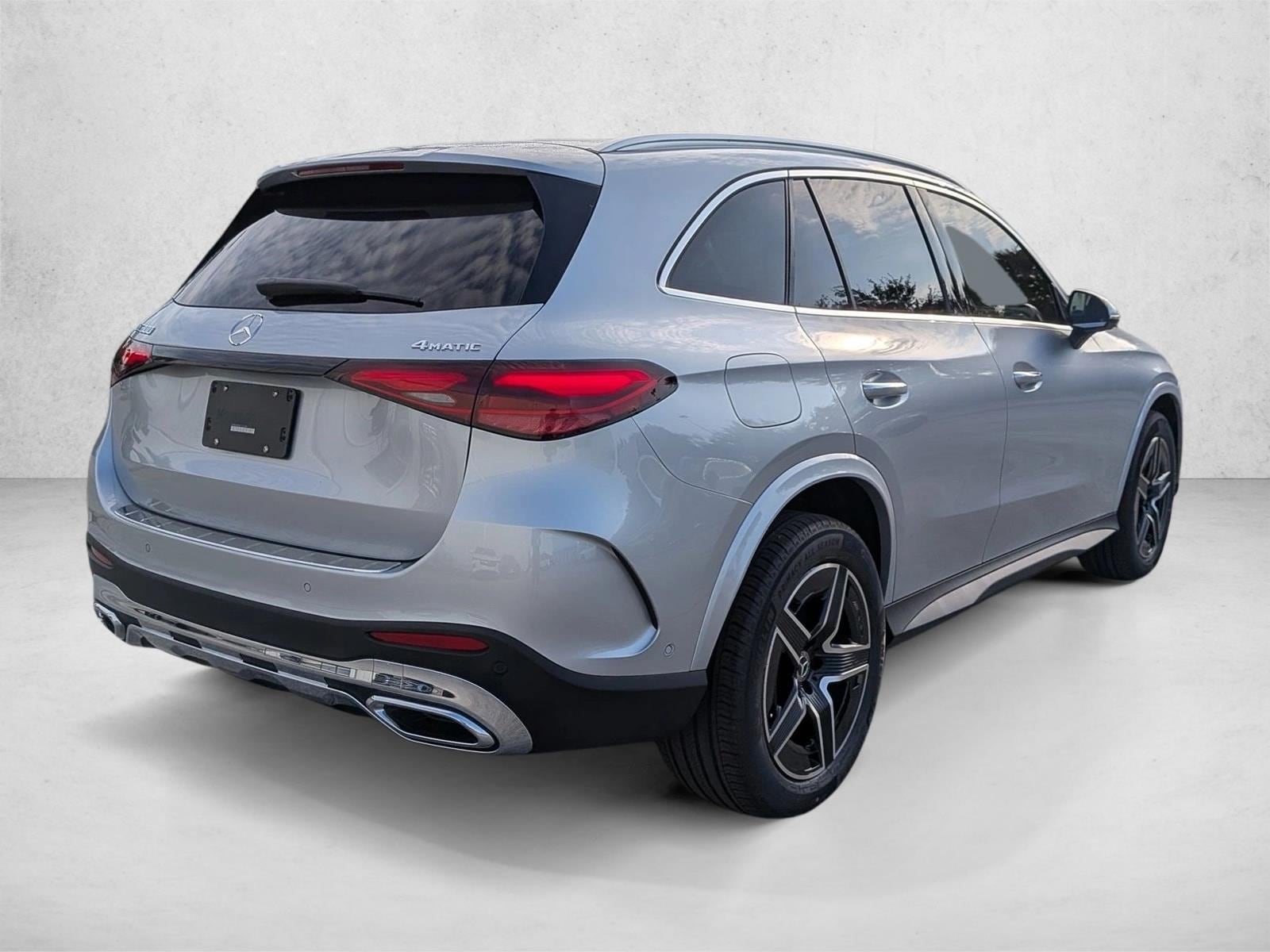 2026 GLC 300 4MATIC, photo 2 of 16
