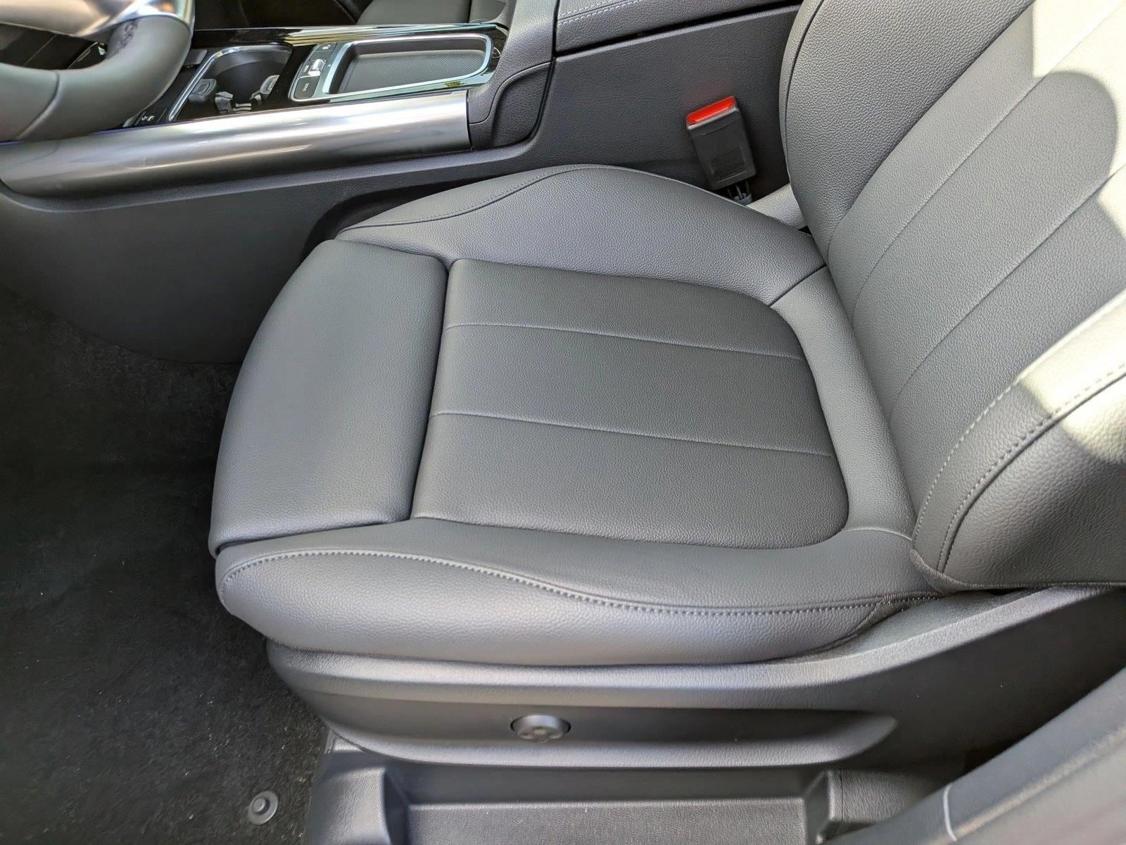 2026 GLA 250, photo 4 of 16