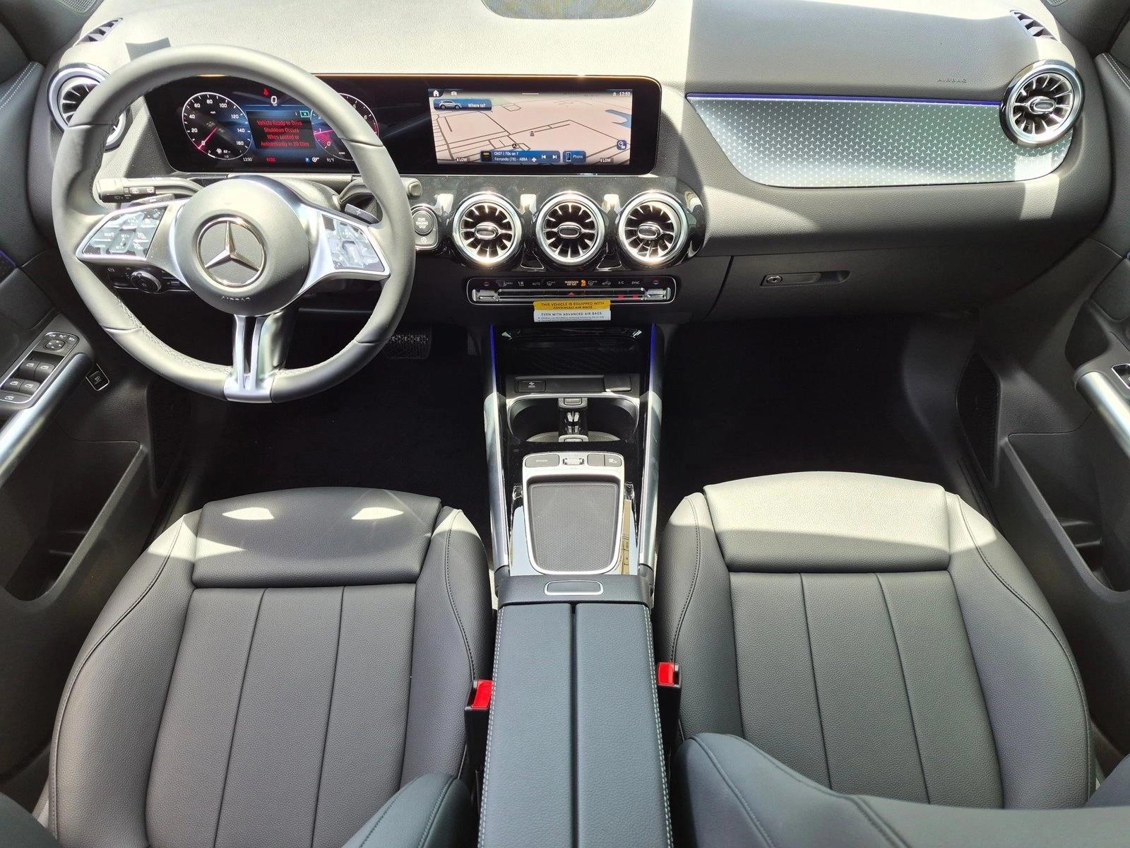 2026 GLA 250, photo 14 of 17