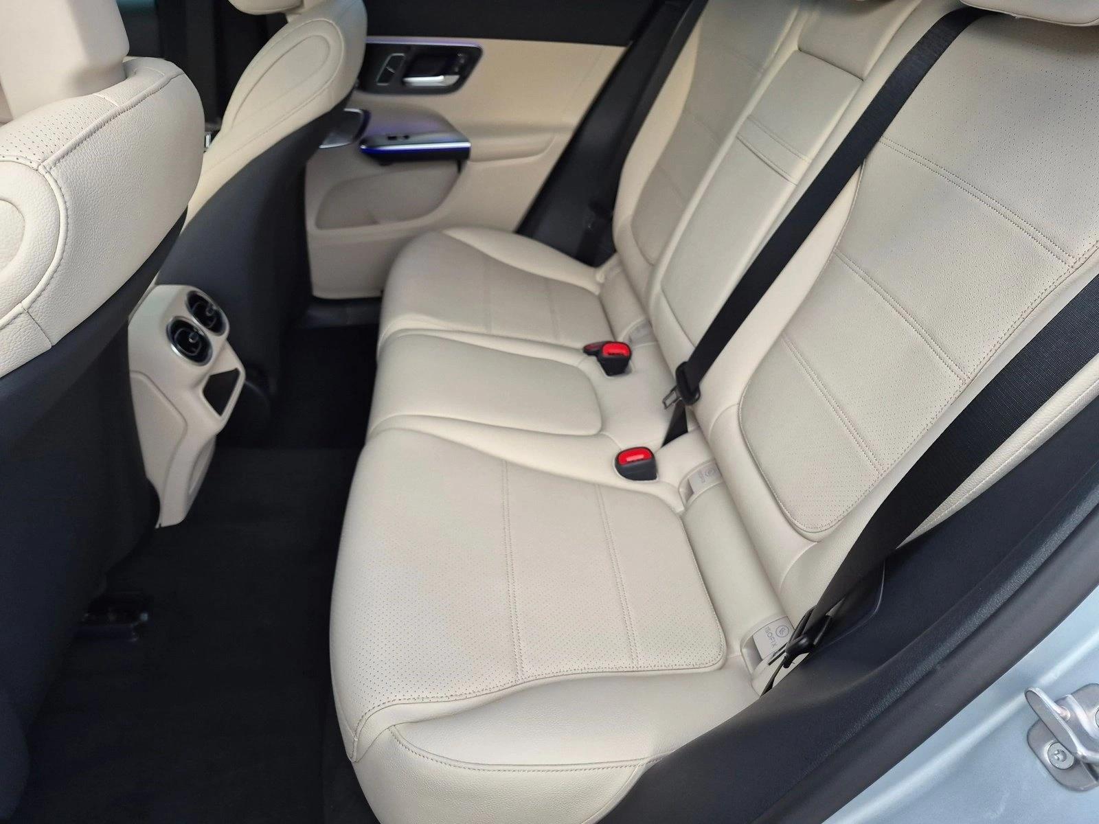 2027 GLC 300 4MATIC, photo 15 of 17