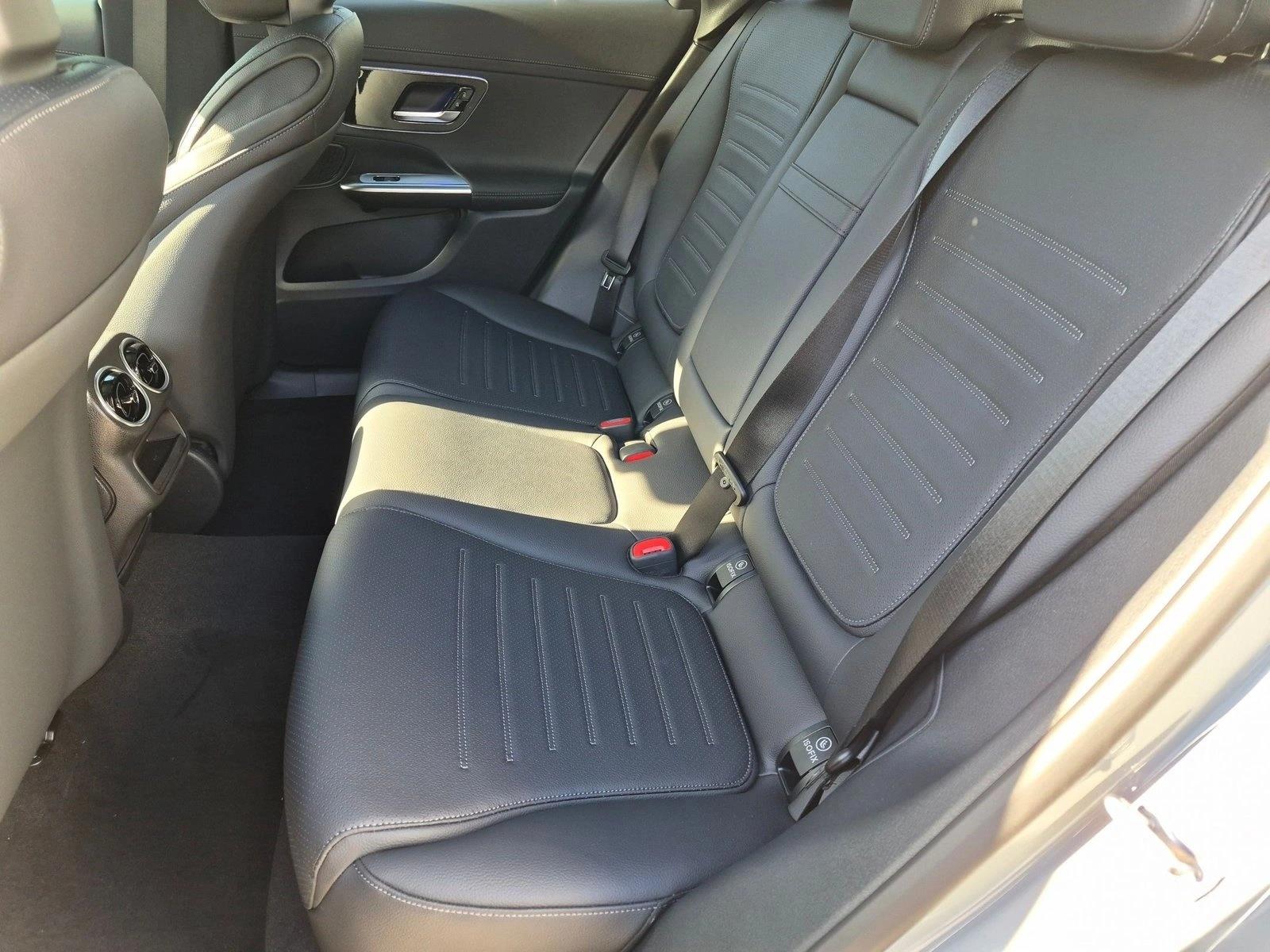 2027 GLC 300, photo 15 of 17