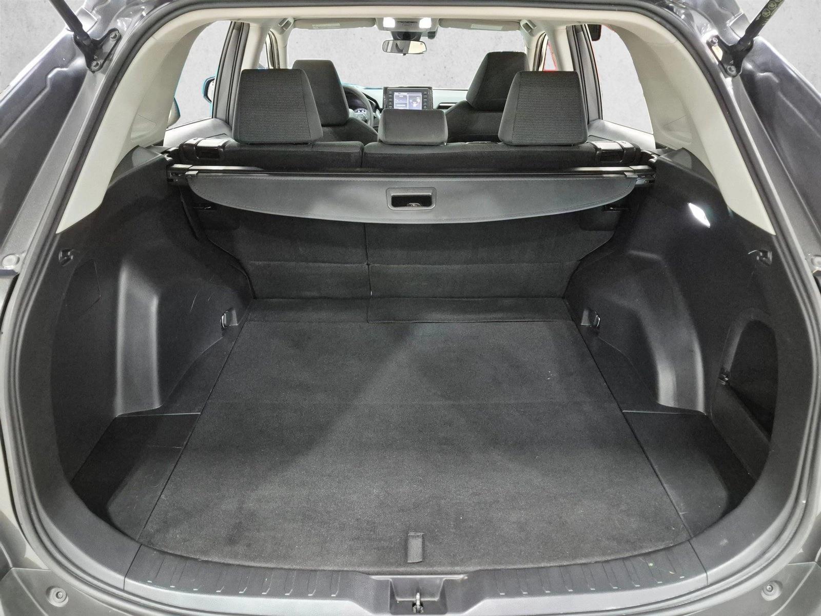 2020 Toyota RAV4 LE HV, photo 6 of 24