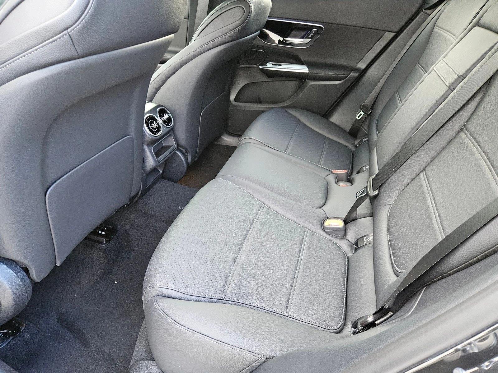 2026 GLC 300 4MATIC, photo 15 of 17