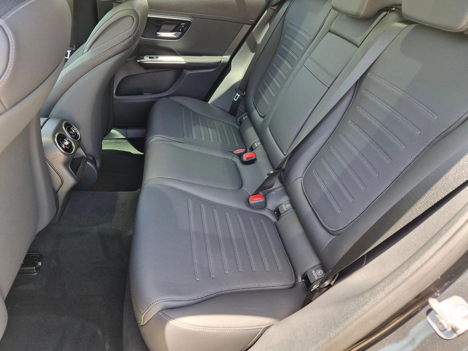 2027 GLC 300, photo 14 of 16