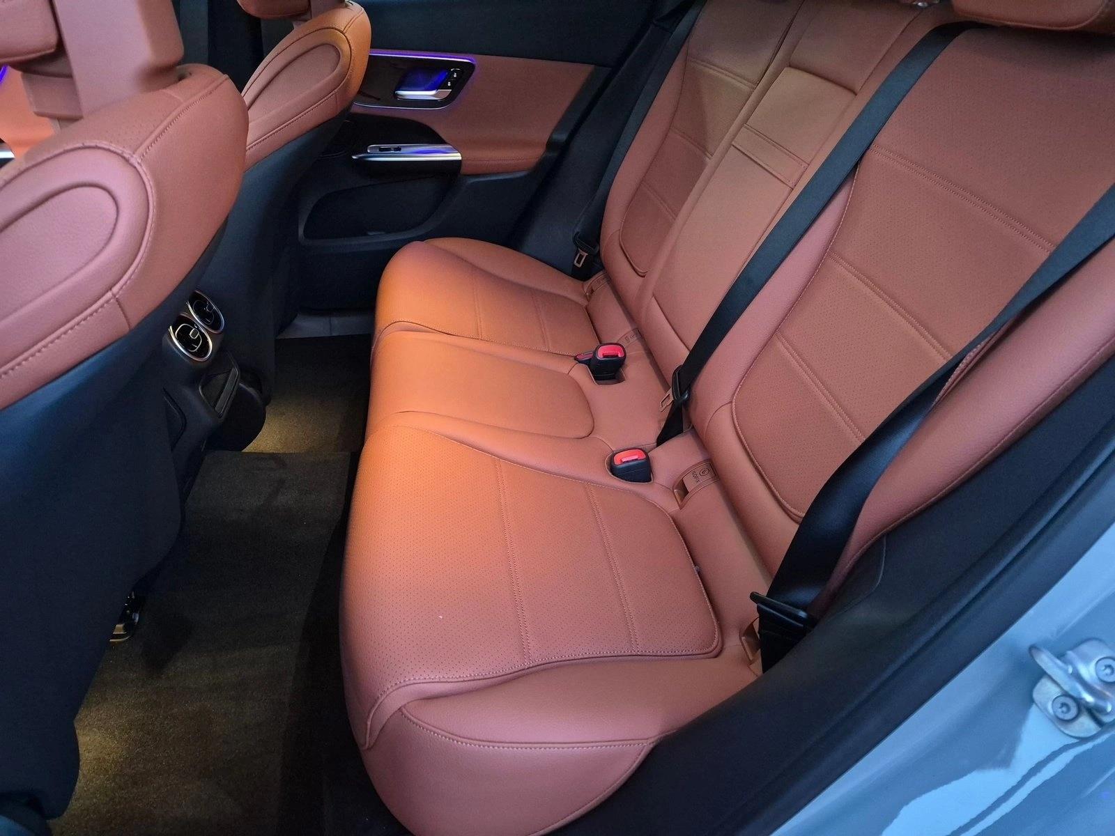 2027 GLC 300 4MATIC, photo 14 of 16