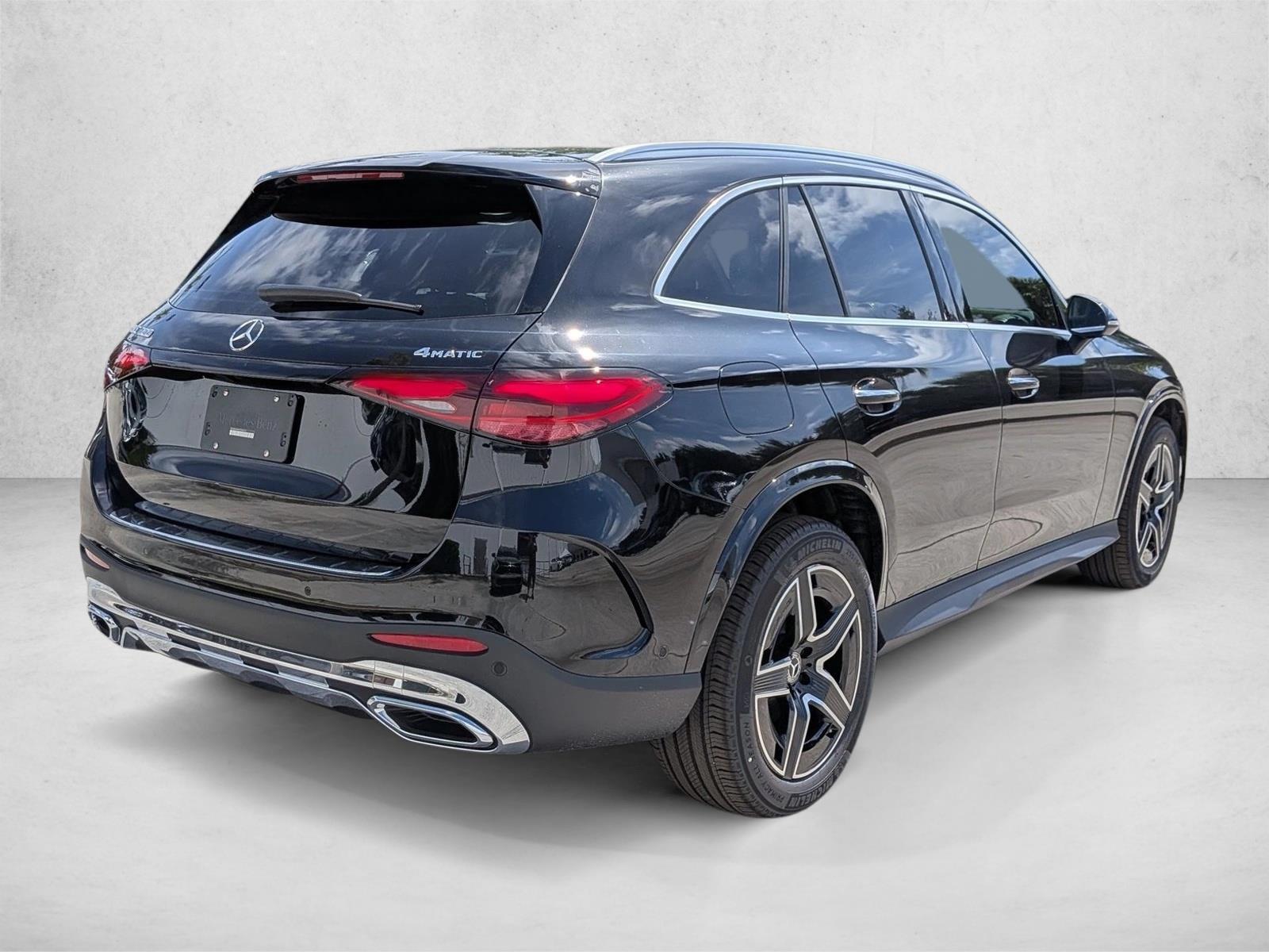 2026 GLC 300 4MATIC, photo 2 of 16