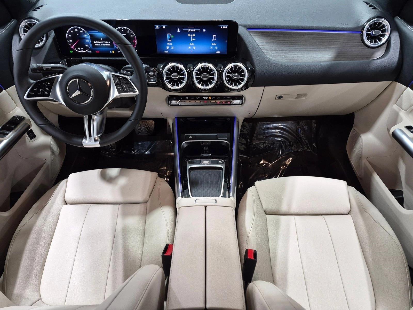 2026 GLA 250, photo 18 of 25