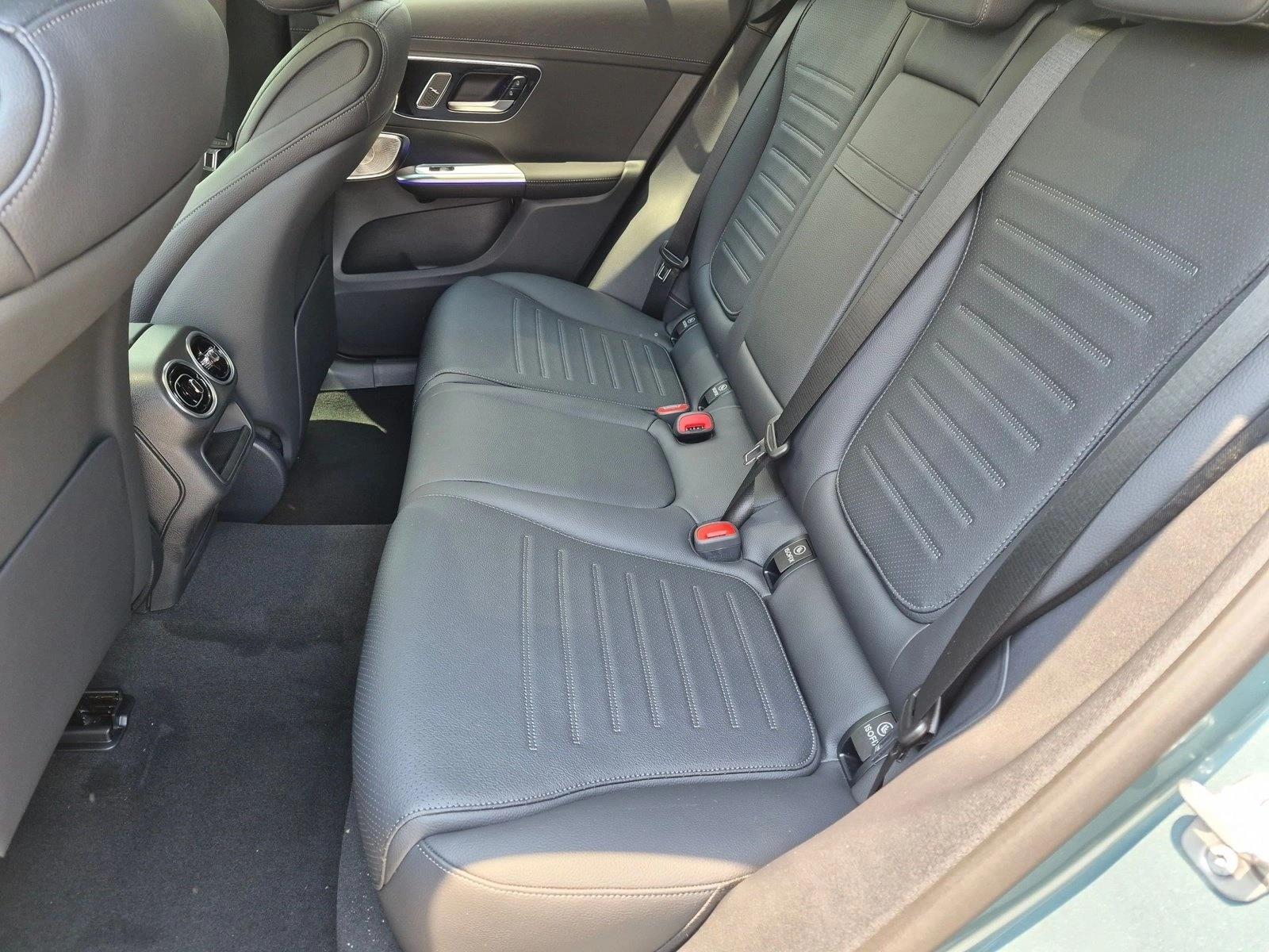2026 GLC 300 4MATIC, photo 15 of 17