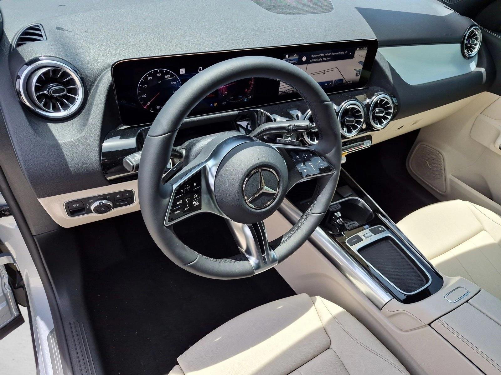 2026 GLA 250, photo 3 of 17
