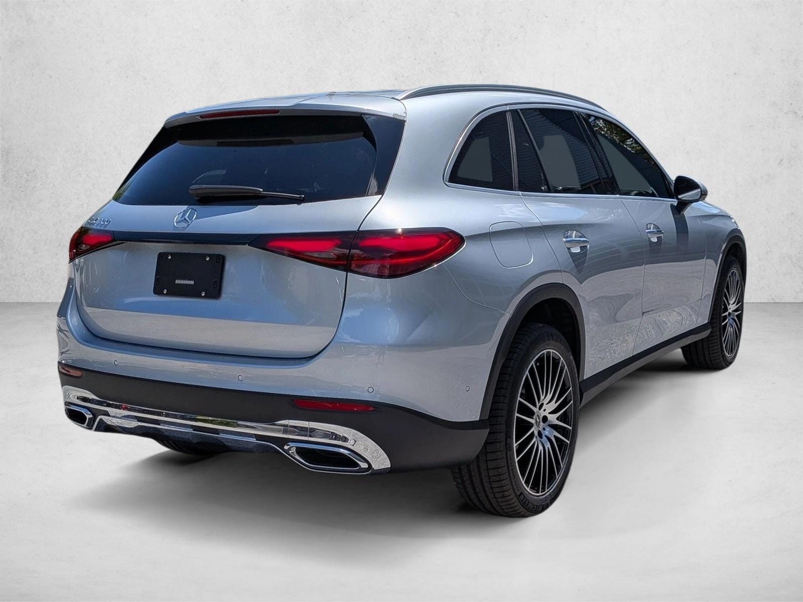 2026 GLC 300, photo 2 of 17