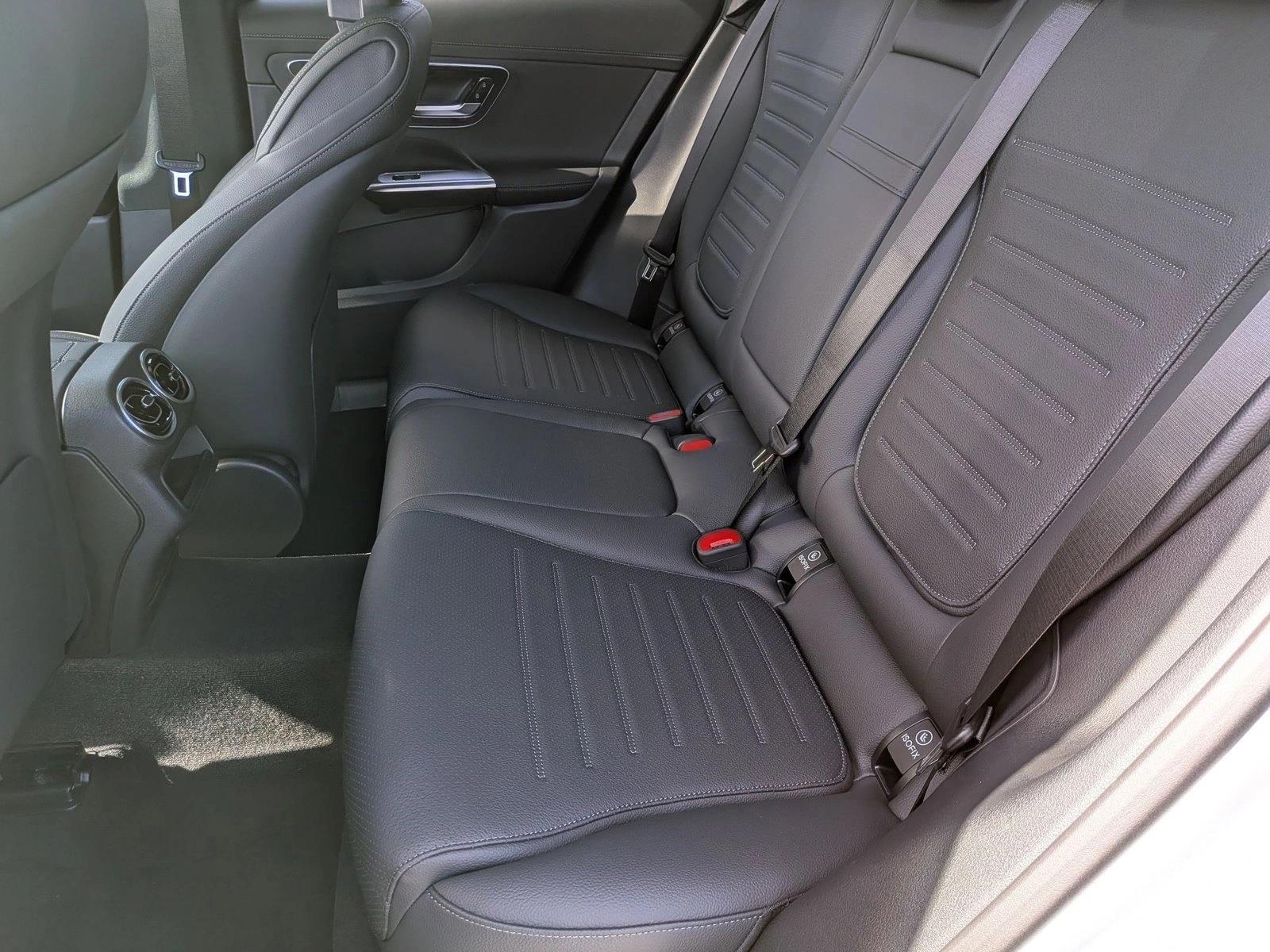 2026 GLC 300, photo 14 of 16