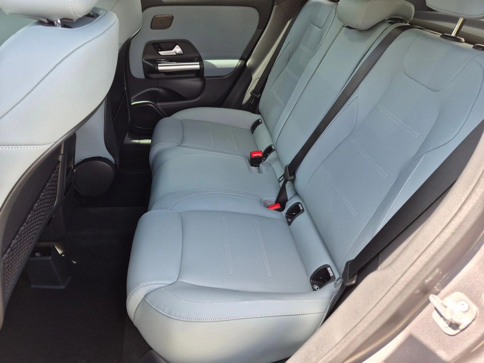 2026 GLA 250, photo 15 of 17