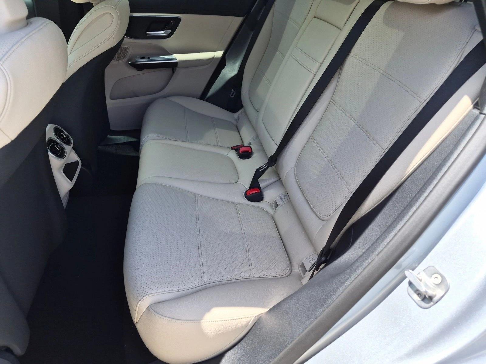 2027 GLC 300, photo 14 of 16