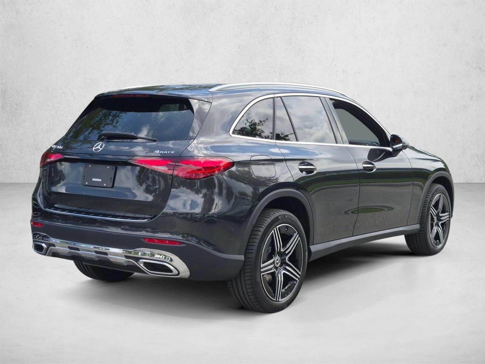2027 GLC 300 4MATIC, photo 2 of 16
