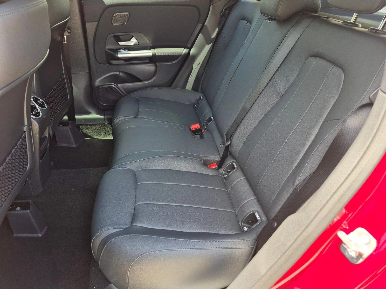 2026 GLA 250, photo 15 of 17