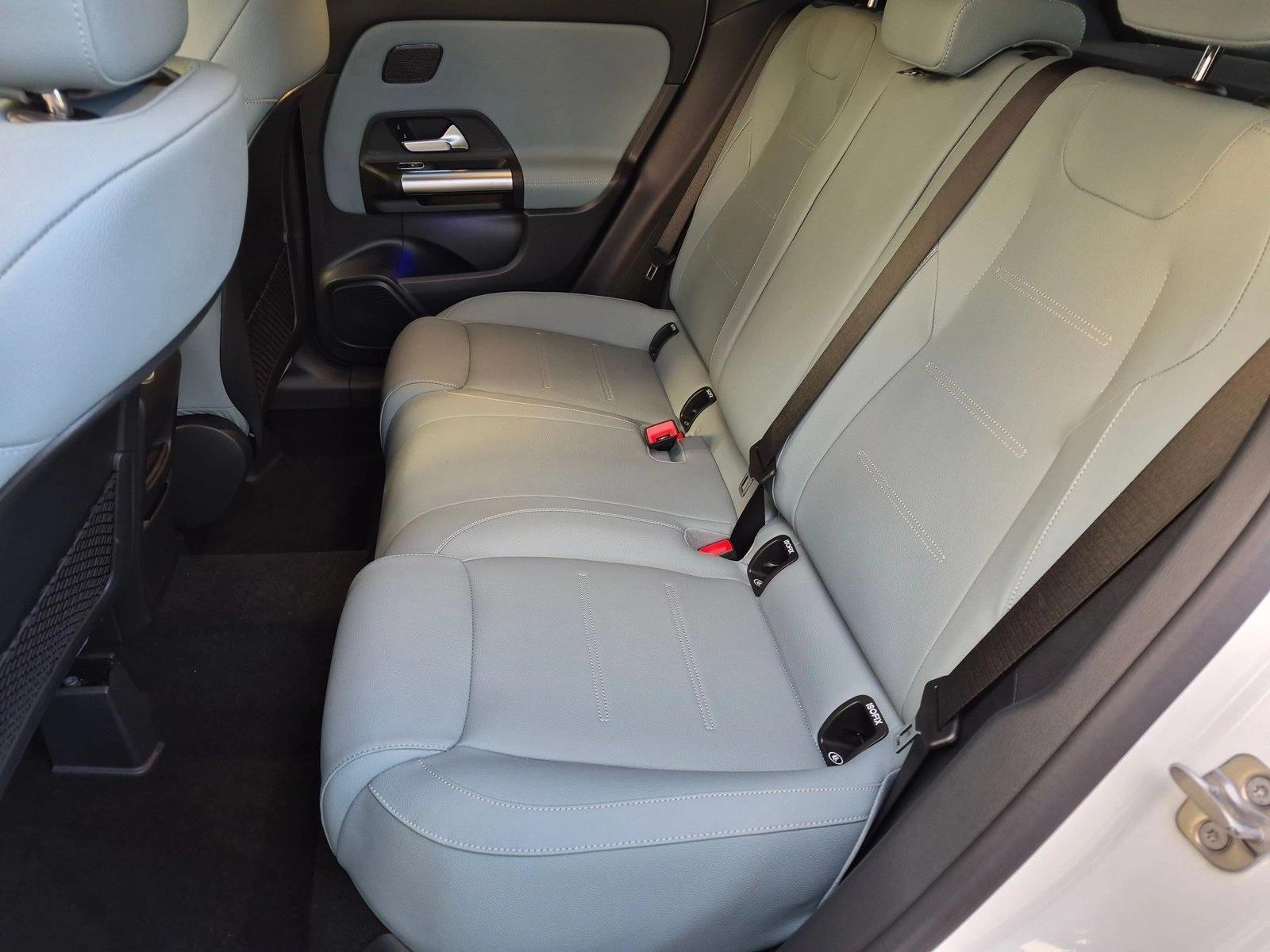 2026 GLA 250, photo 14 of 17
