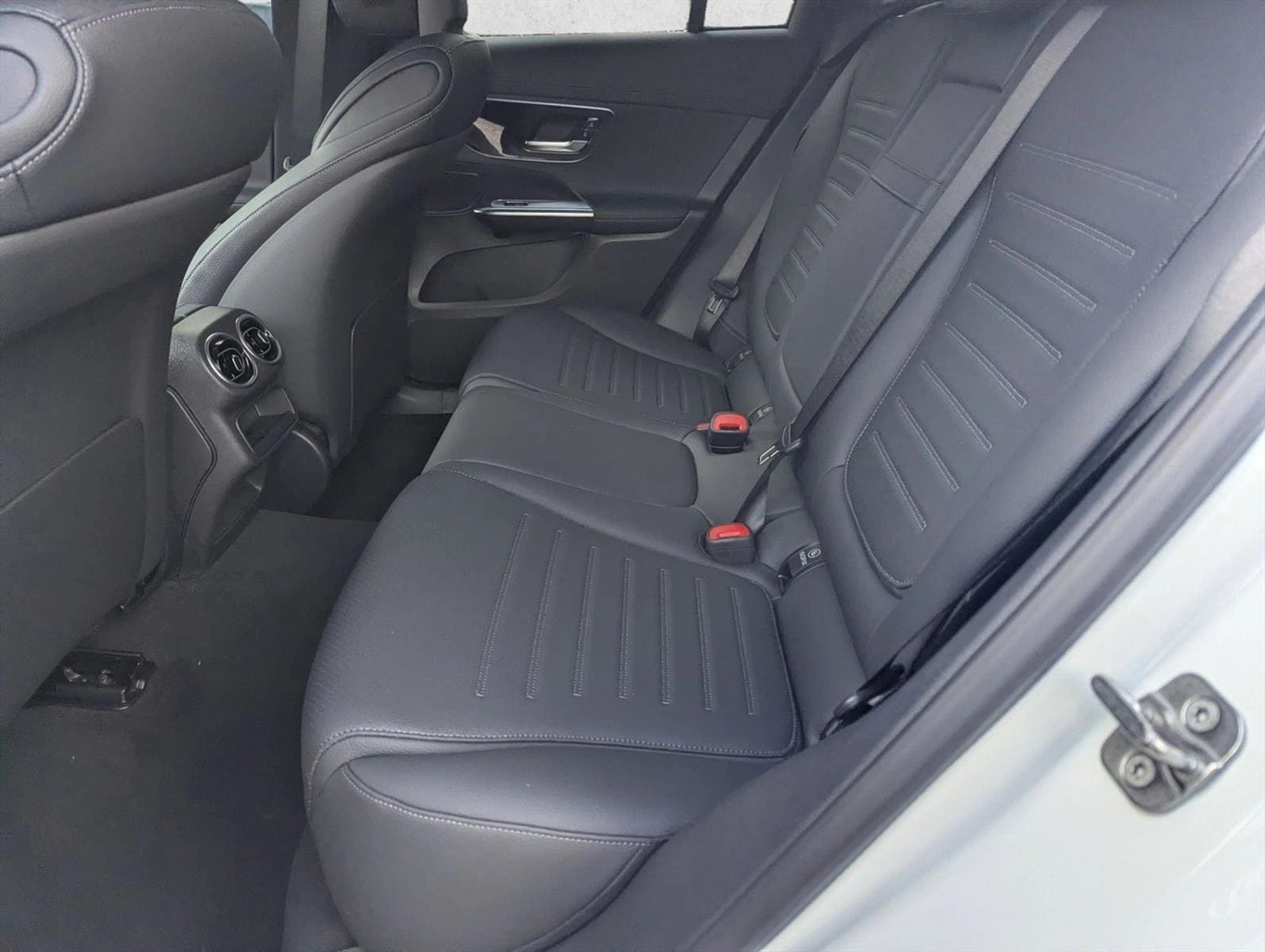 2026 GLC 300, photo 13 of 16