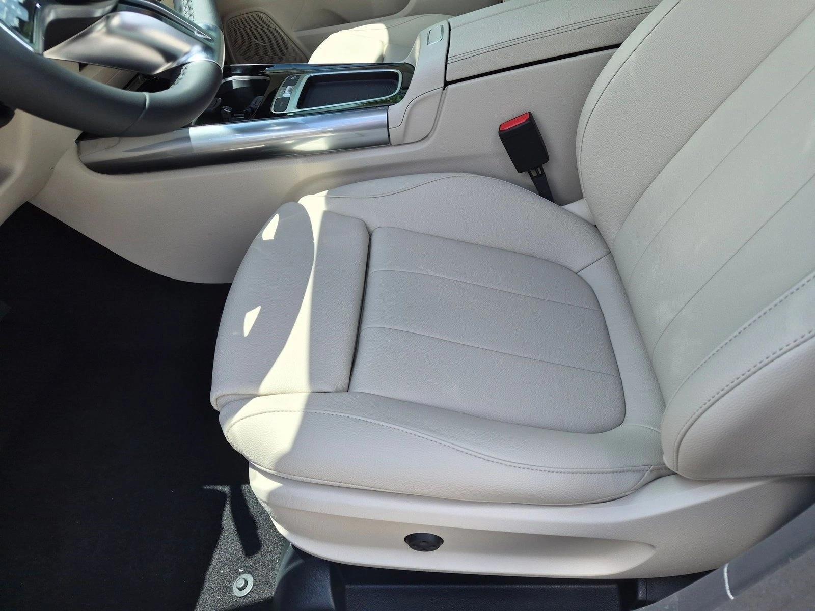 2026 GLA 250, photo 4 of 17