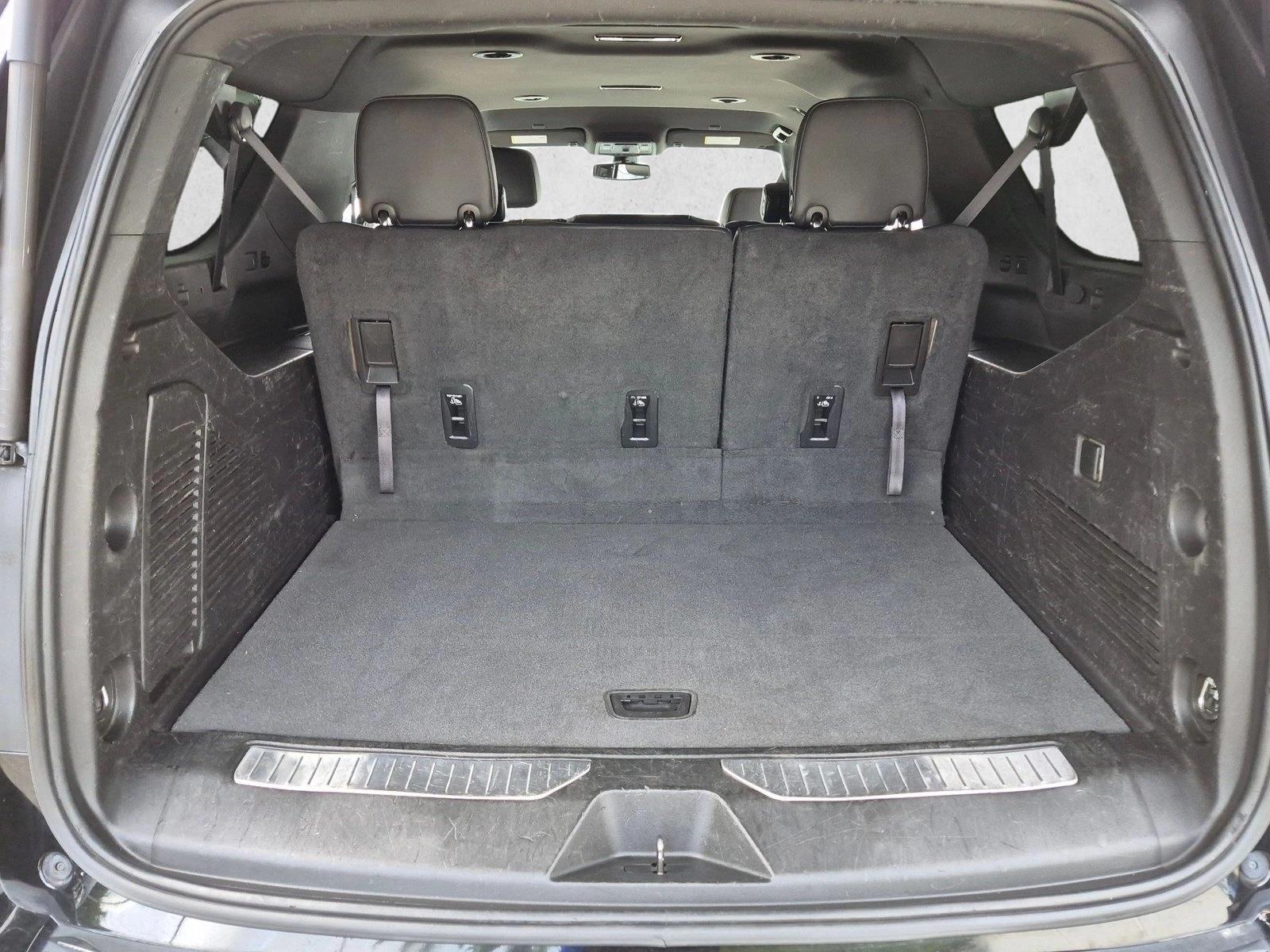 2022 Chevrolet Suburban Z71, photo 6 of 26