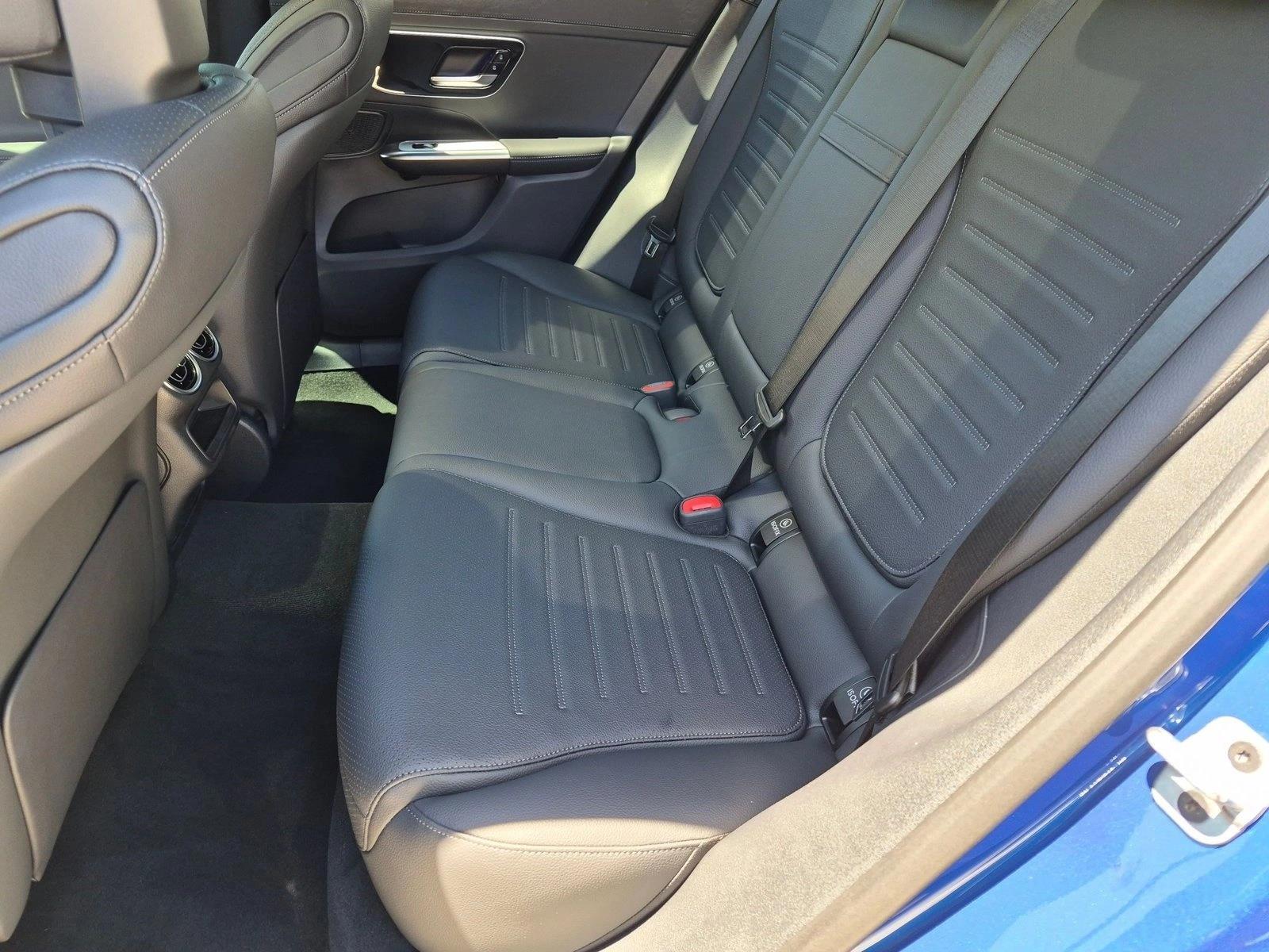 2026 GLC 300 4MATIC, photo 14 of 16
