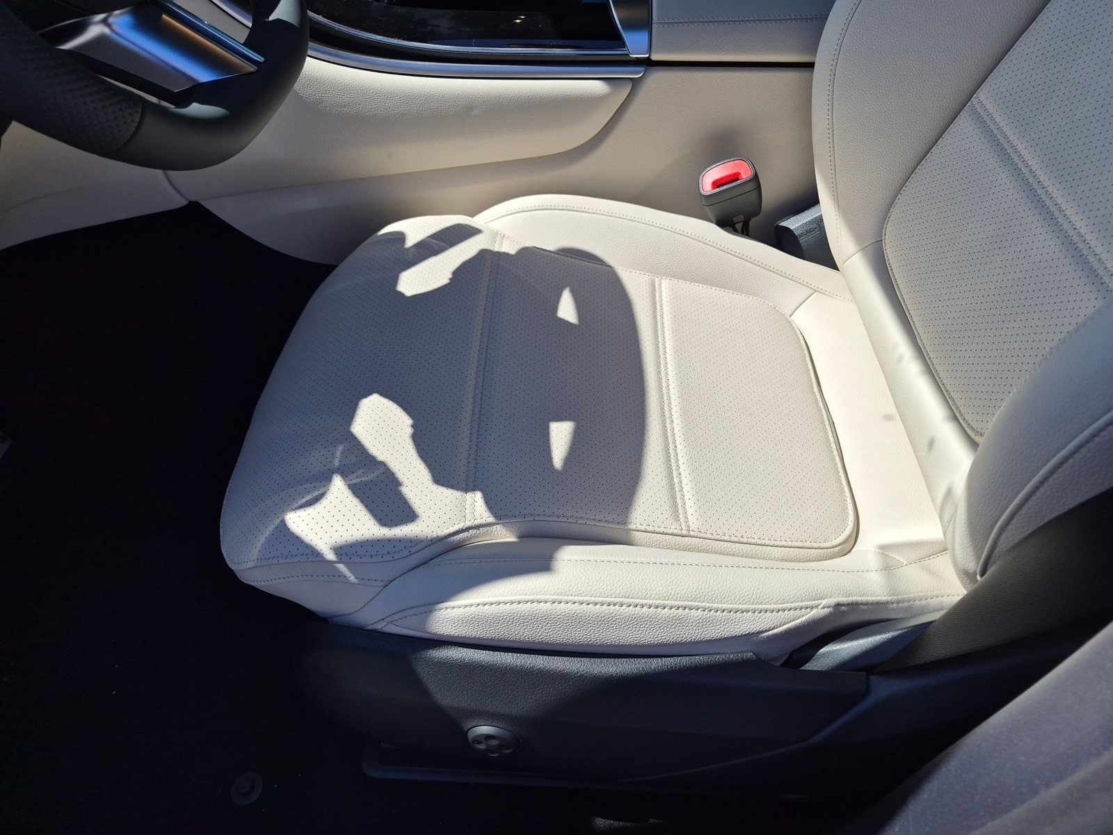 2027 GLC 300 4MATIC, photo 4 of 17