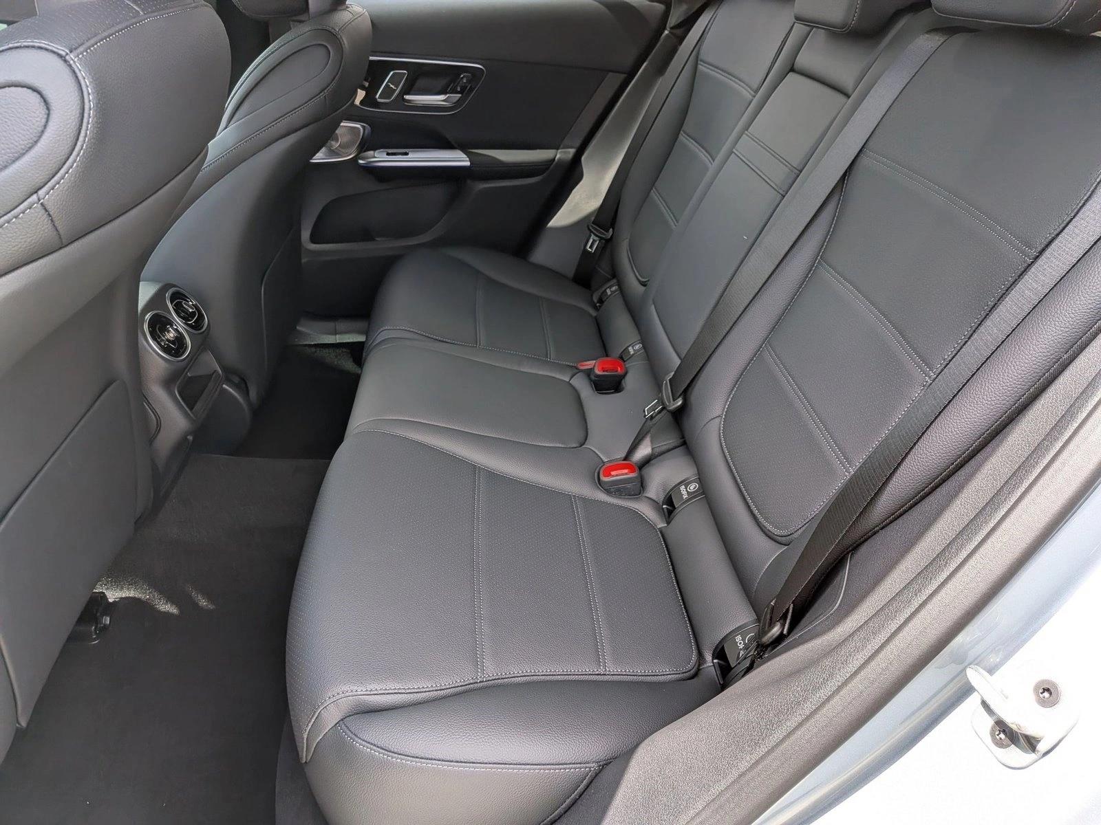 2026 GLC 300, photo 15 of 17