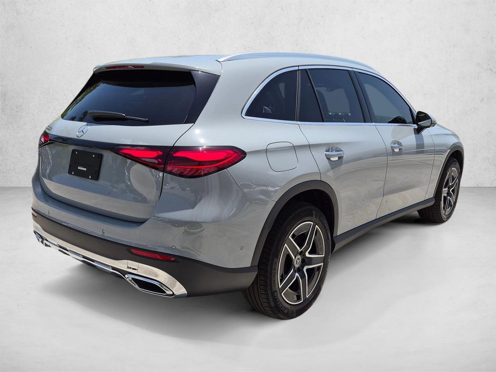 2027 GLC 300, photo 2 of 17