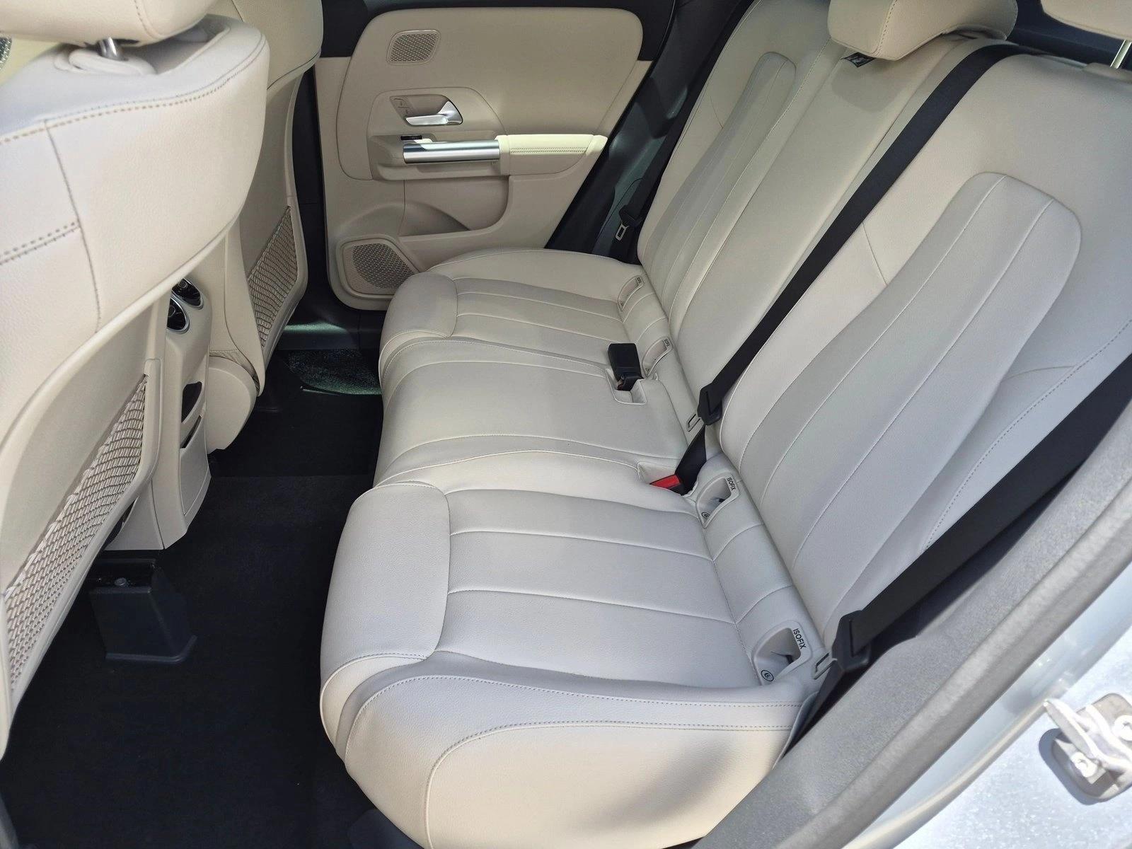 2026 GLA 250, photo 15 of 17