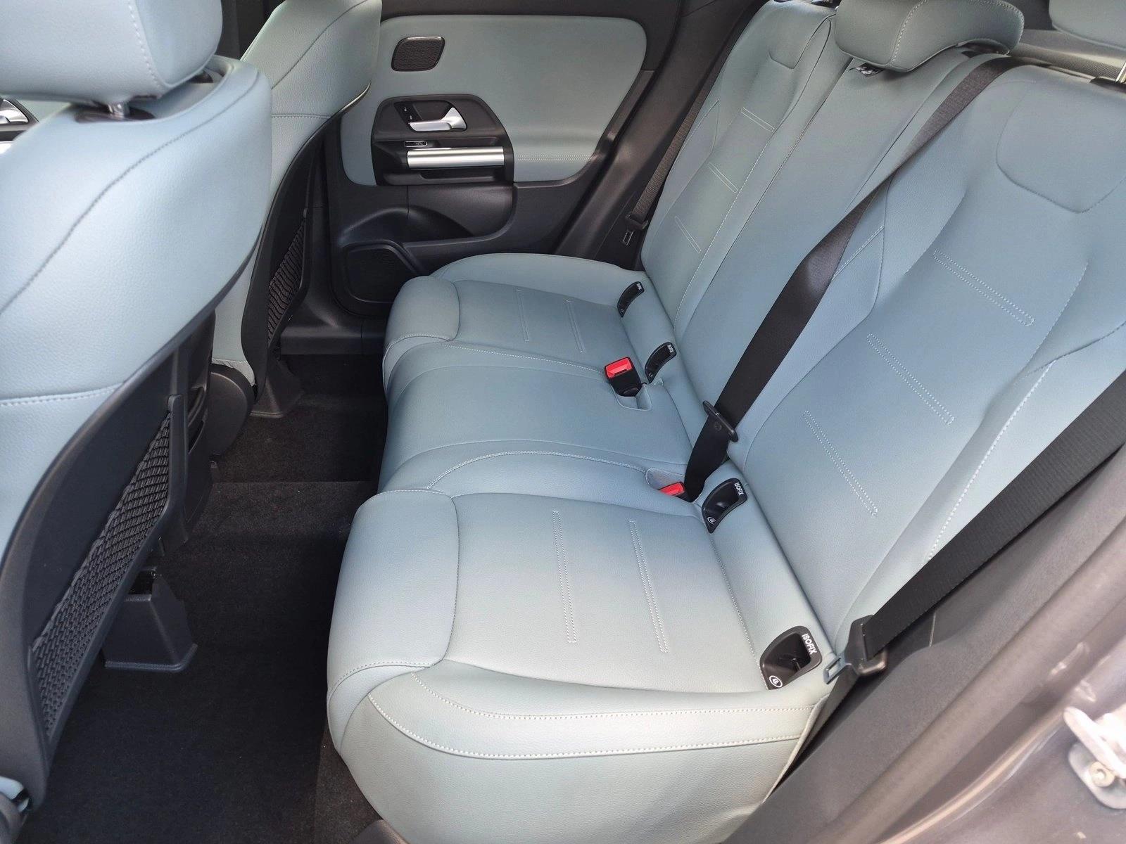 2026 GLA 250, photo 15 of 17