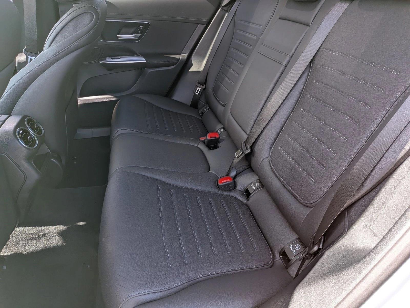 2026 GLC 300 4MATIC, photo 14 of 16