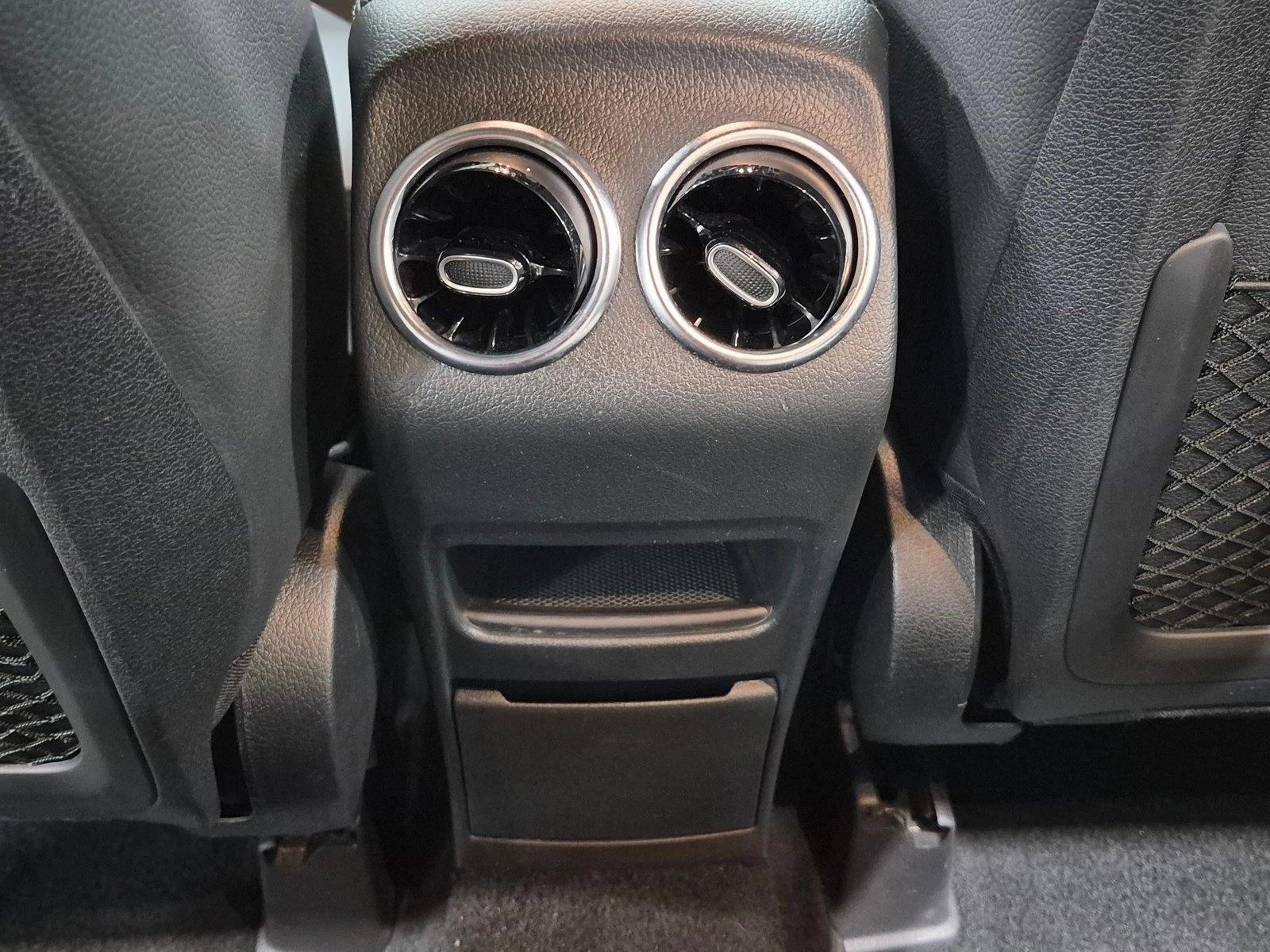 2022 GLB 250, photo 17 of 25