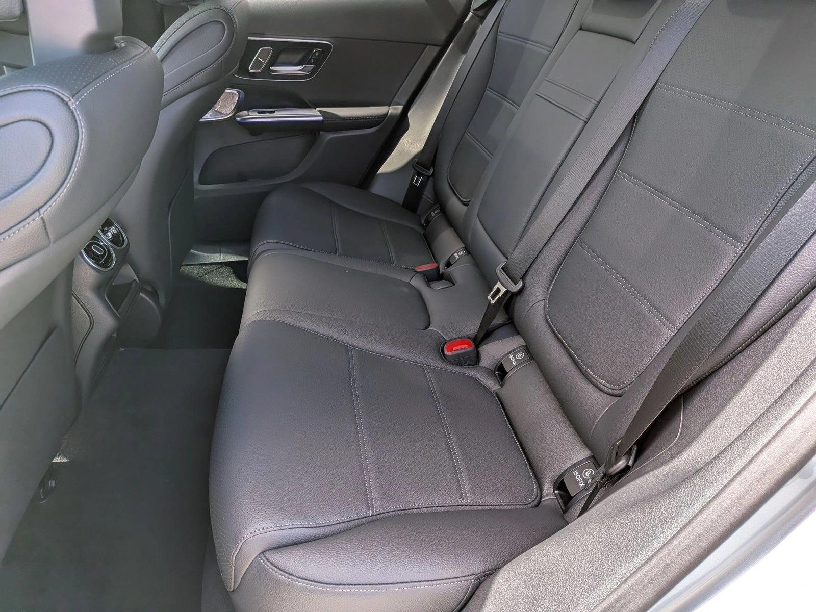 2026 GLC 300, photo 15 of 17