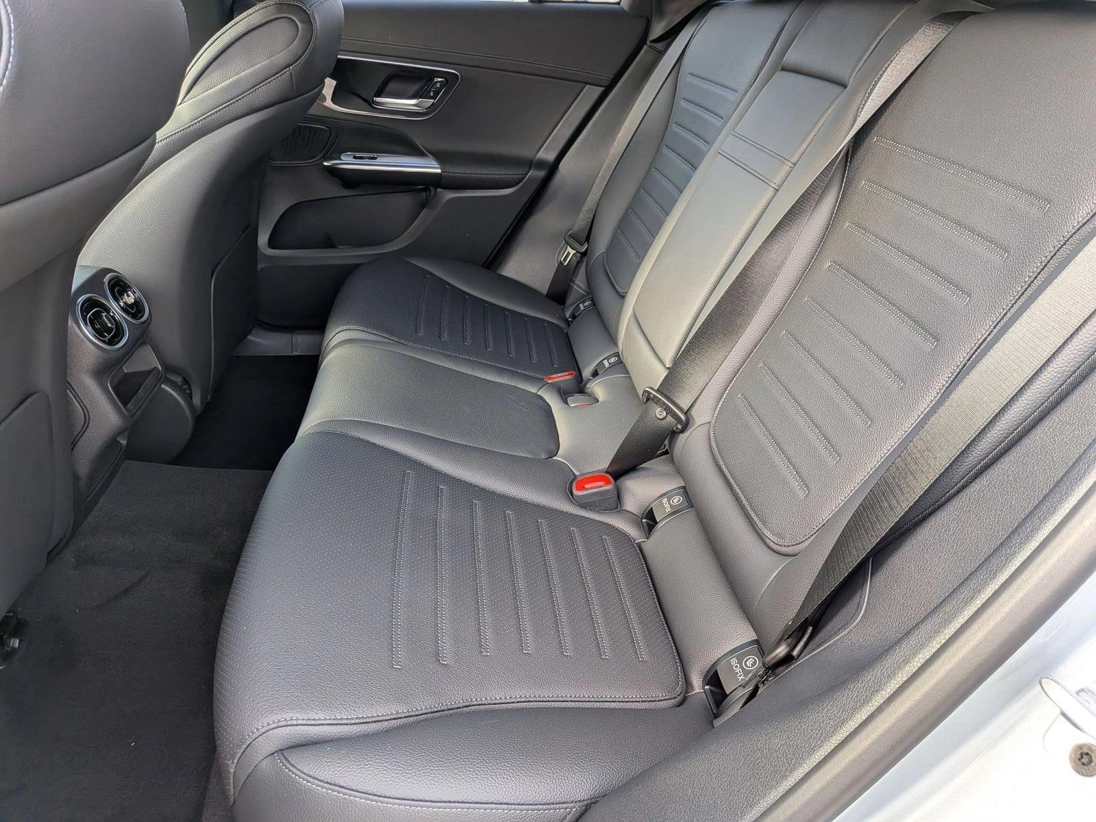 2026 GLC 300 4MATIC, photo 14 of 16