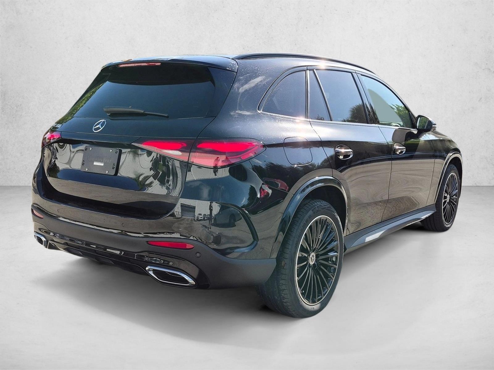 2027 GLC 300, photo 2 of 17