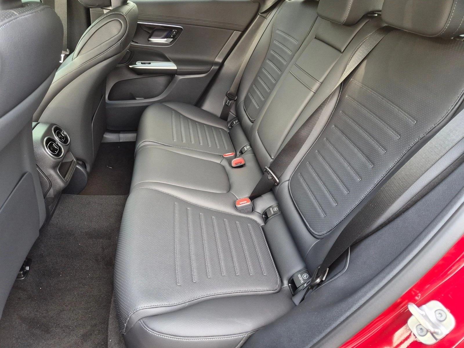 2026 GLC 300 4MATIC, photo 15 of 17