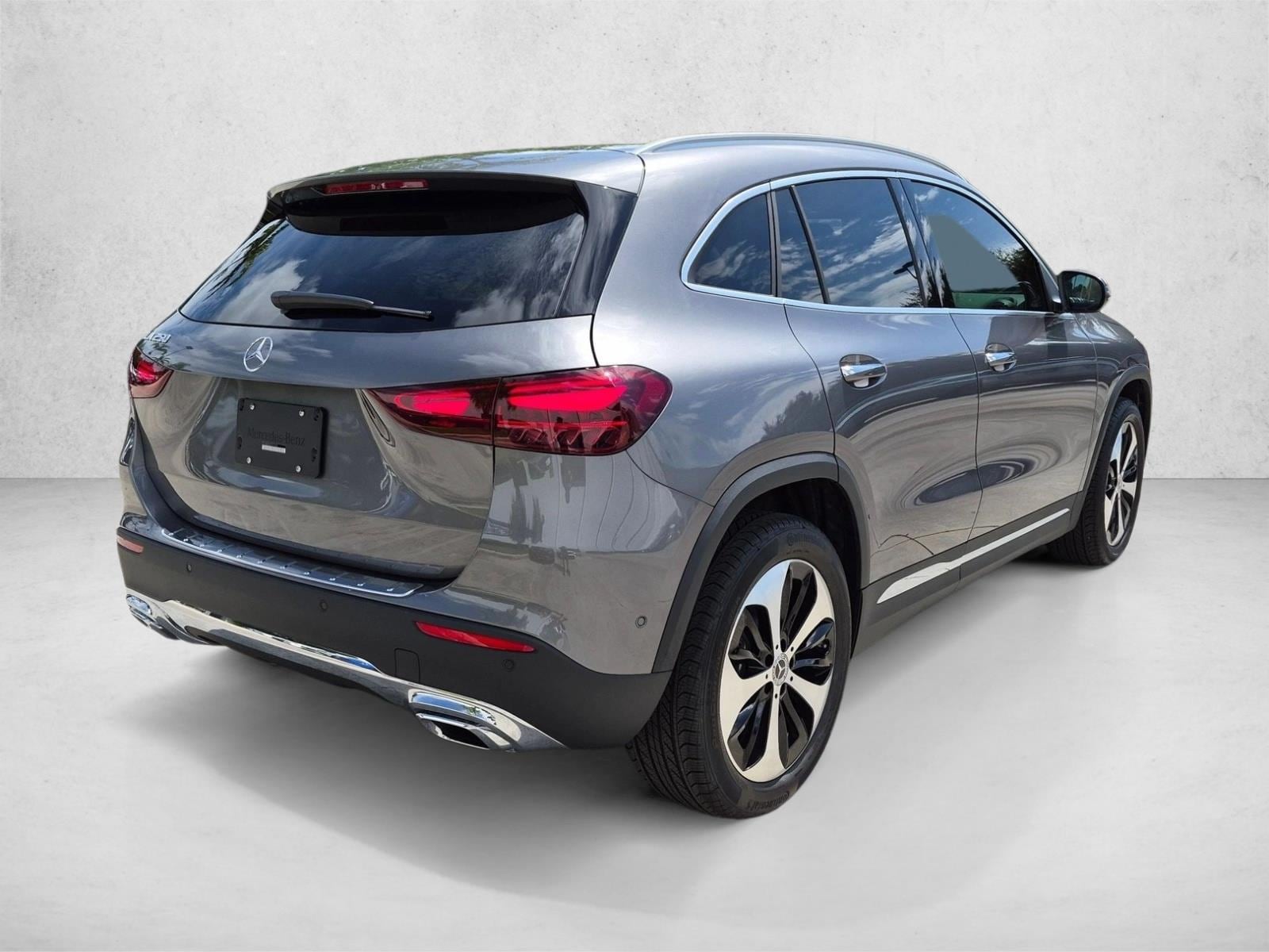 2026 GLA 250, photo 2 of 17