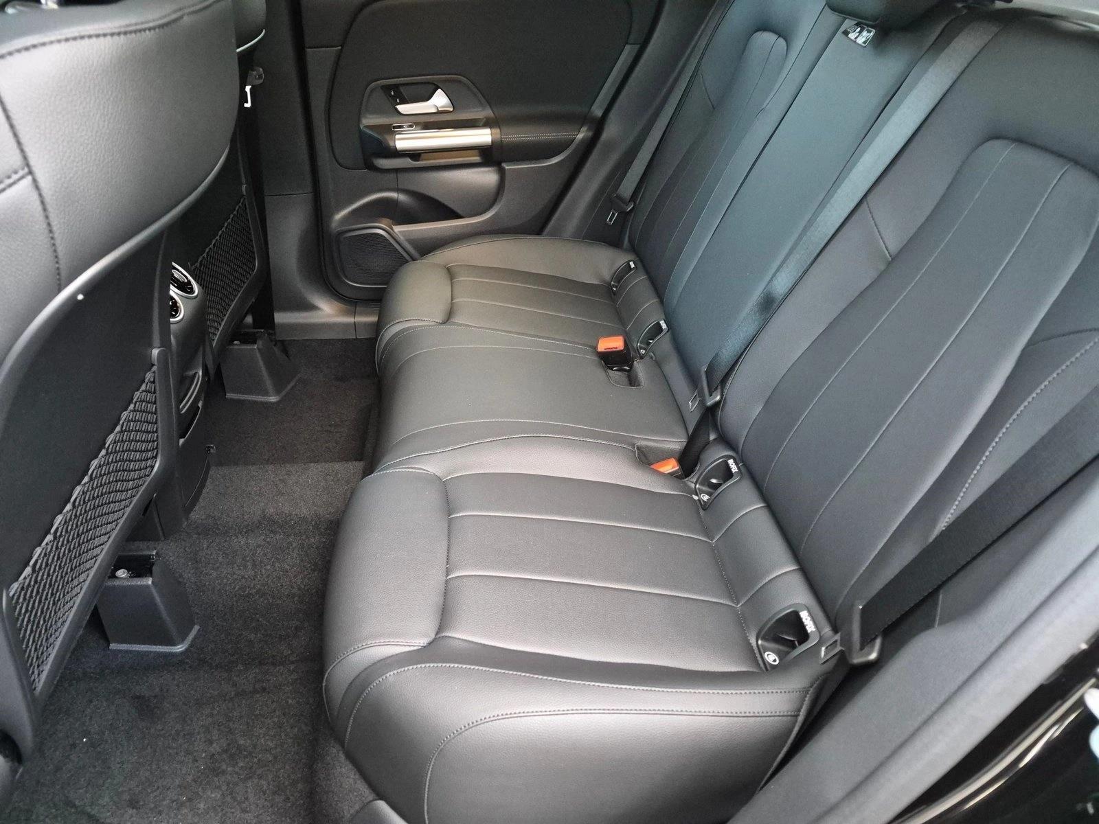 2026 GLA 250, photo 14 of 16