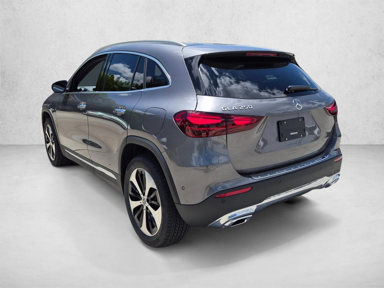2026 GLA 250, photo 8 of 17