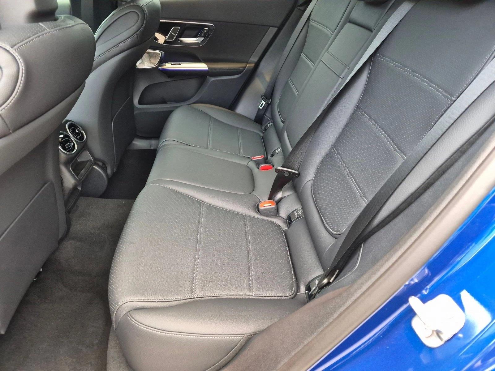 2026 GLC 300 4MATIC, photo 15 of 17