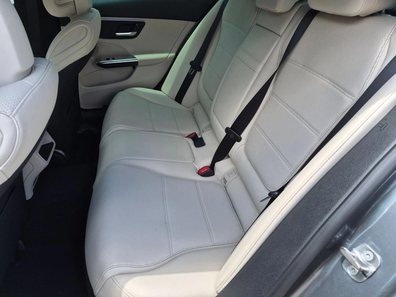 2026 C 300 4MATIC, photo 15 of 17