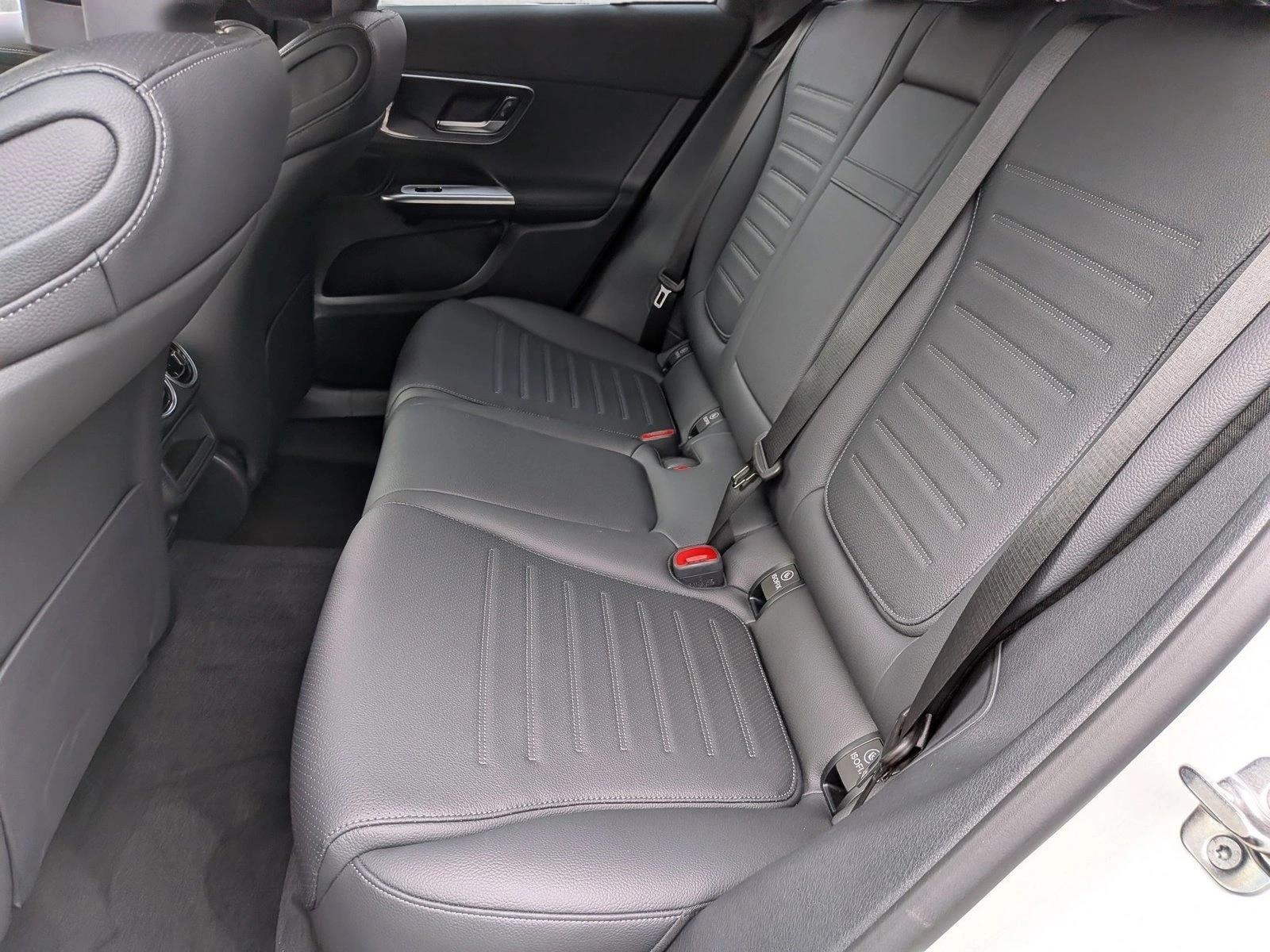 2026 GLC 300, photo 14 of 16