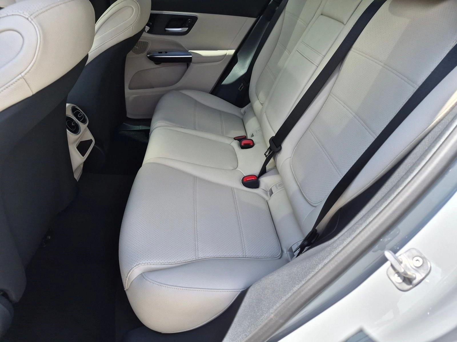 2027 GLC 300 4MATIC, photo 15 of 17