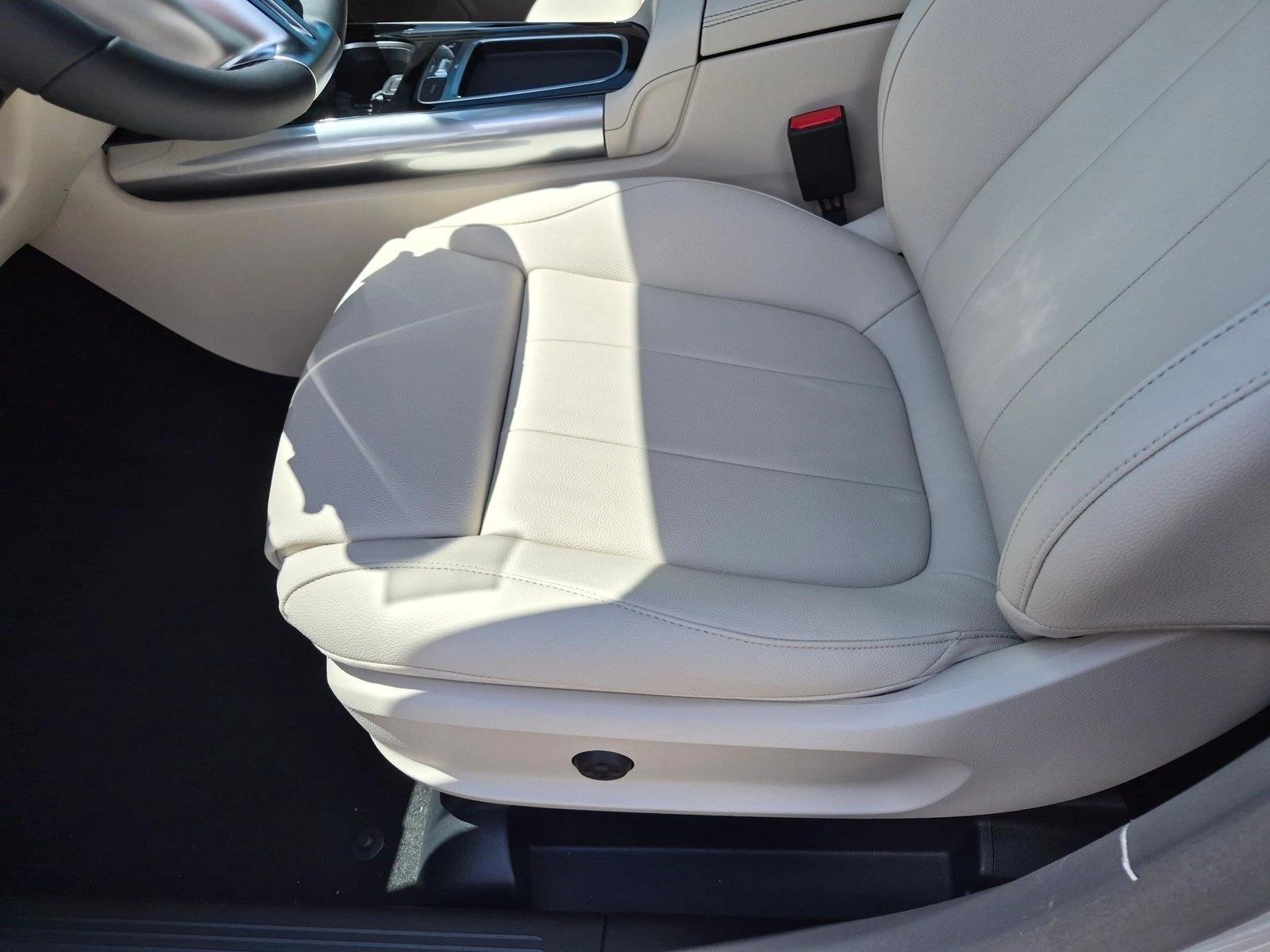 2026 GLA 250, photo 4 of 17