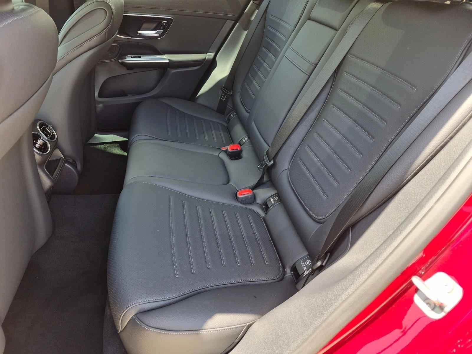 2027 GLC 300, photo 15 of 17
