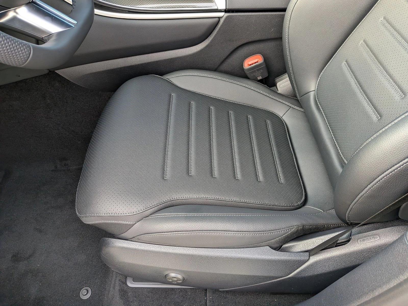2026 GLC 300 4MATIC, photo 4 of 16